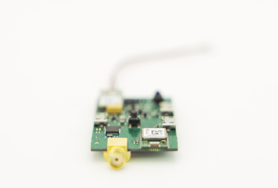 Carte électronique NeuroONE avec intégration RF développée par NEMEUS