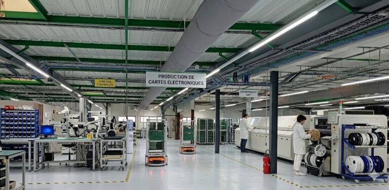 Usine de production cartes électroniques